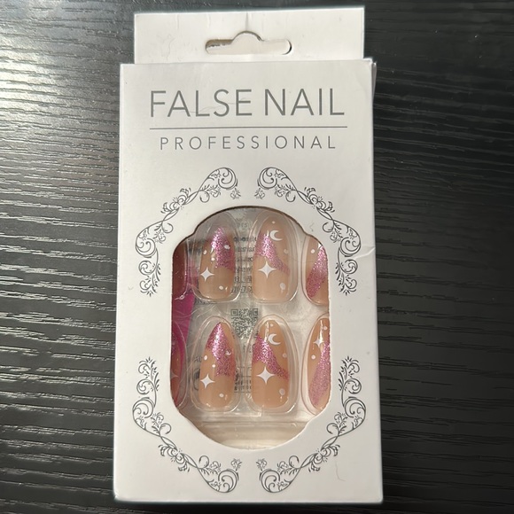 Bundle of press on nails - Picture 3 of 4